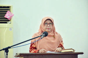 DWP Agam Sosialisasikan Aplikasi E-Reporting 1 PERTEMUAN BULANAN— Ketua DWP Kabupaten Agam diwakili Wakil Ketua, Ny.Wit Jetson memberikan kata sambutan dalam acara pertemuan bulanan Dharma Wanita Persatuan (DWP) Kabupaten Agam di Aula Kantor Bupati Agam, Lubuk Basung, Selasa (3/10).