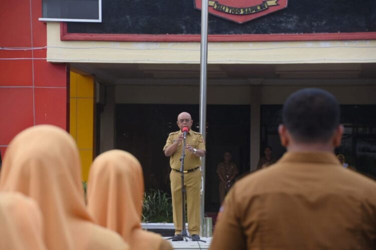 Sekda Agam Imbau ASN Tingkatkan Disiplin dan Kinerja 1 Pimpin Apel Gabungan