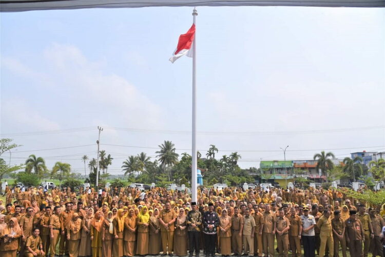 PERPISAHAN— Plh wako Yota Balad Saat perpisahan dengan Genius Umar.
