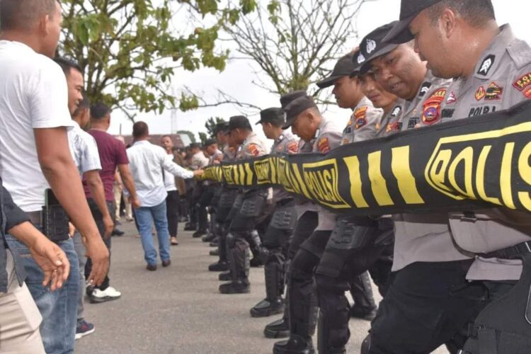 Jamin Keamanan Pemilu 2024, Polres Pariaman Gelar Simulasi Sistem Pengamanan Kota 1 SIMULASI— Aparat Polres Pariaman melakukan simulasi pengamanan Pemilu 2024.