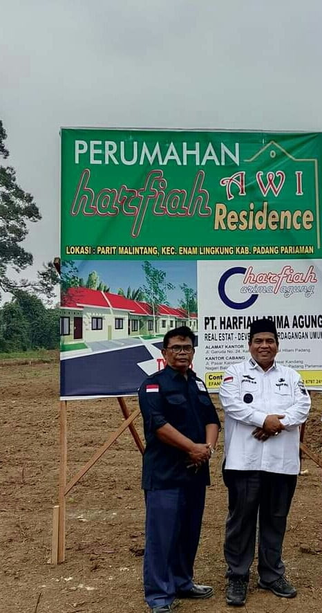 LOKASI IKK— Bupati Padangpariaman Suhatri Bur saat mengunjungi kawasan IKK.