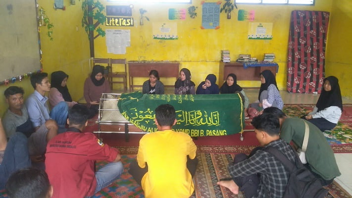 Meninggal di Ponpes, Santri belum Dimakamkan, Kekurangan Dana untuk Pemulangan ke Mentawai 1 MENINGGAL—Jenazah santri asal Mentawai masih disemayamkan di Ponpes Al Furqan Padang dan belum bisa dipulangkan karena terkendala biaya.