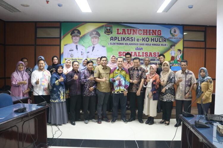 Sijunjung Launching Aplikasi E-Ko Hulir untuk Menekan Angka Stunting 1 LAUNCHINGāPemkab Sijunjung resmi melaunching Aplikasi e-Ko Hulir yang bertujuan untuk menekan angka stunting di tengah masyarakat.