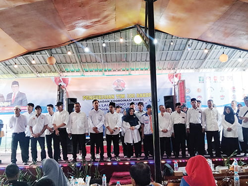 Tim 100 Bakorsi Sumbar Dikukuhkan, Simpul Relawan Kawal Suara Anies pada Pilpres 2024 1 DIKUKUHKAN— Tim 100 Bakorsi Provinsi Sumbar Pasangan Calon Presiden Anies Baswedan-Muhaimin Iskandar (Amin) dikukuhkan, Sabtu (30/9) di Kafe Pucuak Merah Padang.