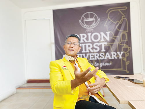 SOSIALISASI— Febri Hendri Antoni Arief, mensosialisasikan diri optimis untuk maju pada Pileg DPR RI 2024.