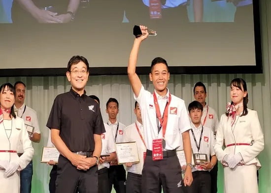 TERBAIK DUNIA— Teknisi sepeda motor Honda, Masngudin, asal Magelang, meraih medali emas dan menyandang predikat sebagai juara dunia setelah memenangkan Honda Global Technician Contest Motorcycle (GTC) 2023.