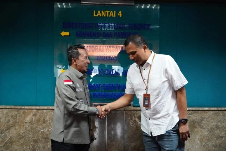Eka Putra Temui Direktur Wisata Minat Khusus Kemenparekraf 1 PENGEMBANGAN WISATA— Bupati Tanahdatar Eka Putra Temui Direktur Wisata Minat Khusus Kemenparekraf untuk membahas pengembangan sektor pariwisata.