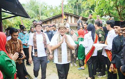 Masuk Top 3, Wako Harapkan PIK-R Bukit Gado-gado Terbaik Nasional 1 VERIFIKASI LAPANGAN— Wali Kota Padang Hendri Septa mendampingi Tim Verifikasi Lapangan TOP 3 GenRe Award Tingkat Nasional Tahun 2023 di PIK-R BGG, Kelurahan BGG, Kecamatan Padang Selatan, Kamis (5/10).