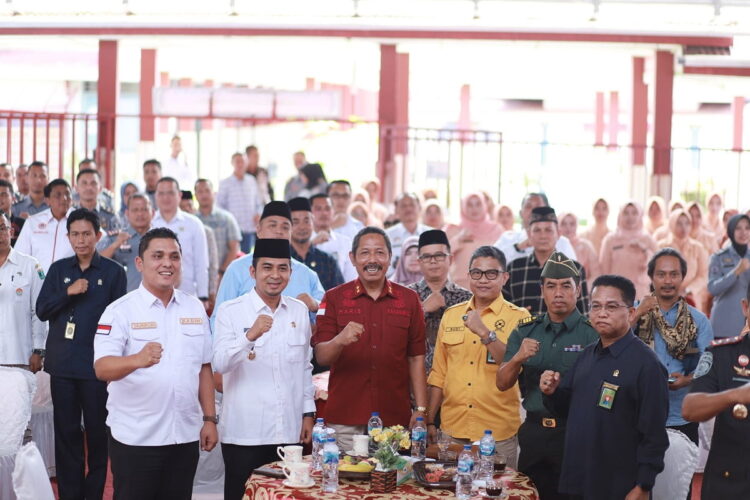 Wawako Hadiri Sertijab Kalapas Kelas II B Solok 1 SERTIJAB—Wakil Wali Kota Solok, Dr. H.Ramadhani Kirana Putra saat menghadiri kegiatan serah terima jabatan (sertijab) Kepala Lembaga Pemasyarakatan (KaLapas) Kelas II B Solok dari Untung Cahyo Sidharto, A. Md.I.P, SH kepada Rio Mulyadi Sitorus A. M.d.I.P, SH,