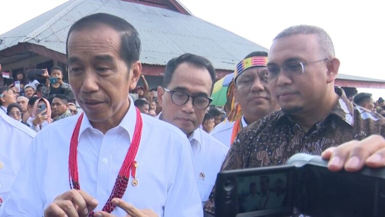 Andre Rosiade: Presiden Groundbreaking Fly Over Sitinjau Lauik Desember 1 DAMPINGI PRESIDEN— Anggota DPR RI, H Andre Rosiade mendampingi Presiden Jokowi saat melakukan kunjungan kerja ke Sumbar.