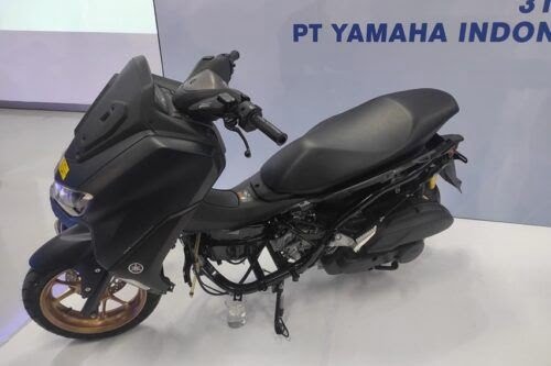 PAMERKAN— Yamaha memamerkan kualitas rangka Nmax yang tidak mudah berkarat.
