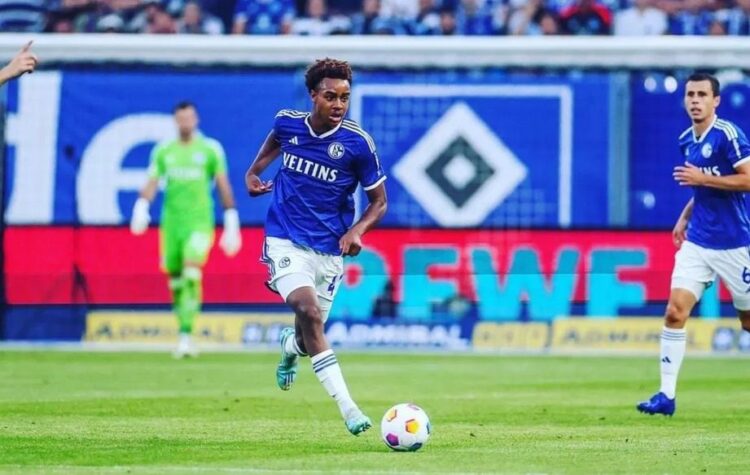 CURI PERHATIAN— Assan Ouedraogo youngster dari Schalke, mencuri perhatian saat berhasil membawa tim Schalke U17 menjadi juara pada musim 2021/2022.