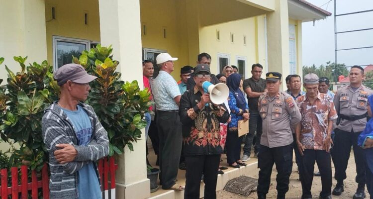 Ratusan Warga Carocok Anau Koto XI Tarusan, Terkait Penyimpangan Anggaran Nagari 1 b3f202cd d100 45f5 9feb 780a70dfc54b