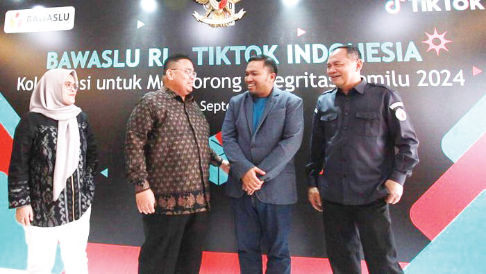 CEGAH HOAKS— Bawaslu menggandeng Kominfo untuk mencegah penyebaran hoaks di Pemilu 2024.