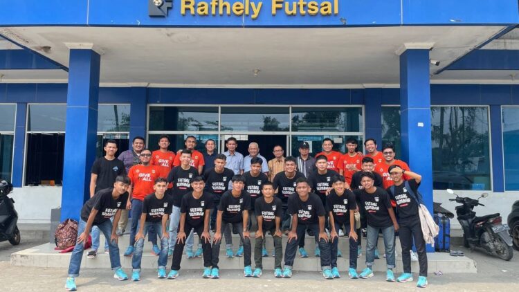 JELANG KEBERANGKATAN— Tim Futsal Sumbar jelang keberangkatannya ke ajang babak kualifikasi Pra PON 2024, Rabu (18/10).
