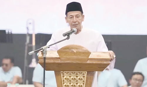 Gibran Rakabuming Jadi Cawapres, Habib Luthfi: Pilihan Pak Prabowo Tepat! 1 BERIKAN DOA— Habib Luthfi saat memberikan doa untuk pasangan Prabowo - Gibran di Indonesia Arena GBK Jakarta, Rabu (25/10).