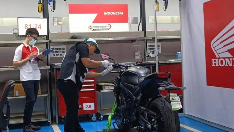 Teknisi Sepeda Motor Honda Indonesia, Siap Adu Skill di Kompetisi Tingkat Dunia 1 SIAP BERJUANG— Teknisi sepeda motor Honda yang akan berjuang mengharumkan nama Bangsa Indonesia di ajang Honda Global Technician Contest Motorcycle (GTC) 2023, di Tokyo, Jepang.
