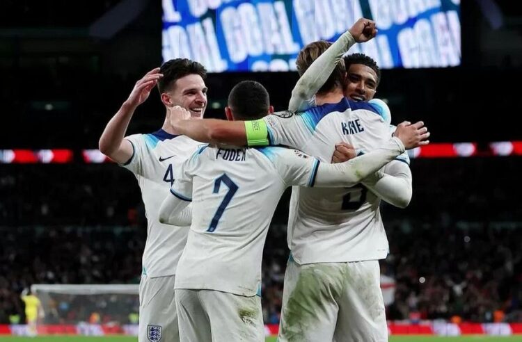 Bekuk Italia 3-1, Inggris Tim Kedelapan Lolos ke Putaran Final Euro 2024 1 SELEBRASI— Selebrasi pemain Inggris usai mencetak gol ke gawang Italia pada lanjutan Kualifikasi Pial Eropa 2024, Rabu (18/10).