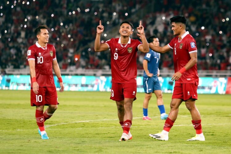 Kalahkan Brunei Darussalam, Indonesia Tambah 8,66 Poin 1 CETAK HATTRICK— emain Timnas Indonesia Dimas Drajad mencetak Hattrick saat bersua Brunei Darussalam pada leg pertama kualifikasi Piala Dunia 2026 zona Asia putaran pertama di Stadion Utama Gelora Bung Karno (SUGBK), Jakarta, Kamis (12/10) malam.
