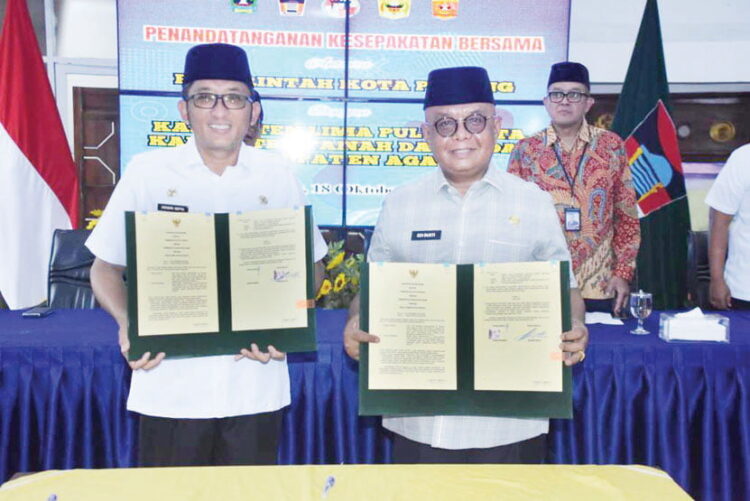 KERJASAMA— Pemerintah Kabupaten Agam dan Pemerintah Kota Padang jalin kerjasama mengoptimalkan penyelenggaraan urusan pemerintah dalam rangka meningkatkan pelayanan publik.