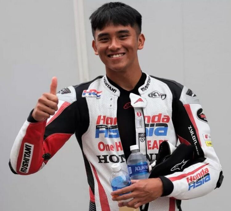 Mario Suryo Aji Resmi Naik Kelas ke Moto2 Tahun Depan 1 NAIK KELAS— Rider Honda Team Asia asal Indonesia Mario Suryo Aji bakal naik kelas ke Moto2 musim 2024.