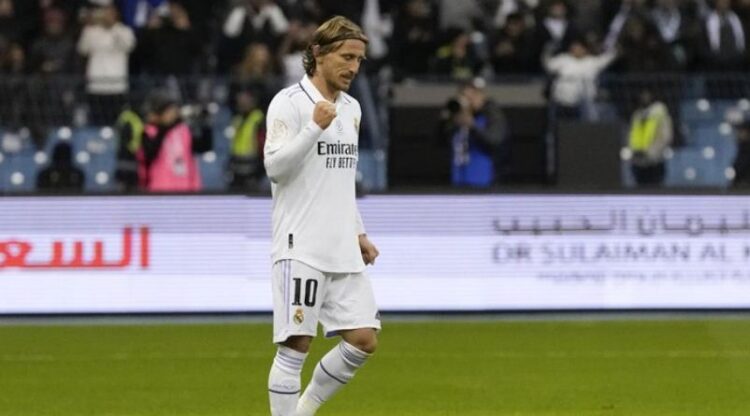 Modric Bakal Susul Messi ke Inter Miami 1 RUMOR TRANSFER— Luka Modric dikabarkan berpeluang menyusul Lionel Messi ke Inter Miami. Modric mulai kehilangan tempat utama di Real Madrid.