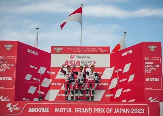 Pebalap Astra Honda Cetak Sejarah, Indonesia Raya Berkumandang Dua Kali di ATC Motegi 1 NAIK PODIUM— Pebalap binaan PT AHM, Veda Vega Pratama menyapu bersih podium tertinggi pada kedua race di putaran kedua IATC di sirkuit Twin Ring Motegi, Jepang.