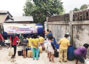 Rachmad Wijaya kembali Salurkan Air Bersih untuk Warga Padang Selatan yang Kekeringan