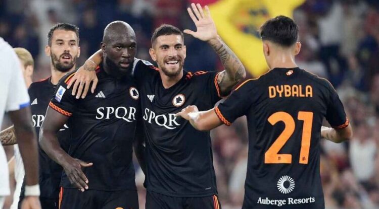 Juventus Ditahan Imbang Atalanta, AS Roma Taklukkan Frosinone 1 SELEBRASI— Selebrasi pemain AS Roma usai mencetak gol. Dalam laga AS Roma vs Frosinone di Liga Italia, tim asuhan Jose Mourinho berhasil unggul 2-0.