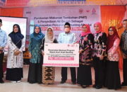 Berkolaborasi Turunkan Stunting di Labuah Panjang, PT Semen Padang -IIP BUMN Sumbar Salurkan PMT dan Air Bersih