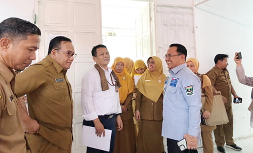 Jangan Sepelekan Kesehatan Mata, Tim Penilai IGA 2023 Kunjungi BKIM Dinkes Sumbar 1 VALIDASI LAPANGAN— Tim Penilai Validasi Lapangan Innovative Government Award (IGA) 2023 mengunjungi UPTD Balai Kesehatan Indera Masyarakat (BKIM) Dinas Kesehatan Provinsi Sumbar, untuk melihat langsung inovasi non digital, “Masuk Surga” yang dilakukan BKIM, Senin (16/10).