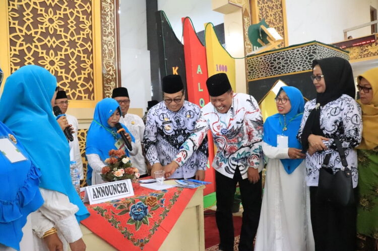 Pj Wali Kota Sebut Calon Penghuni Sorga, 1000 Orang Jamaah Yasin Khatam Quran 1 BERSAMA—Pj Wali Kota Jasman bersama Ketua Komisi B DPRD Payakumbuh YB Dt. Parmato Alam saat menghadiri khatam quran jamaah yasin.