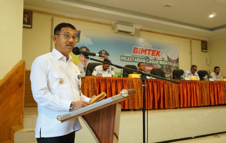 Pemkab Upayakan Perlindungan Cagar Budaya di Solsel 1 JAGA CAGAR BUDAYA— Bupati Solok Selatan Khairunas memberikan sambutan saat pembukaan Edukasi Perlindungan bagi pemilik/pengguna cagar budaya di Kabupaten Solok Selatan di Hotel Pesona Alam Sangir, Rabu (15/11).