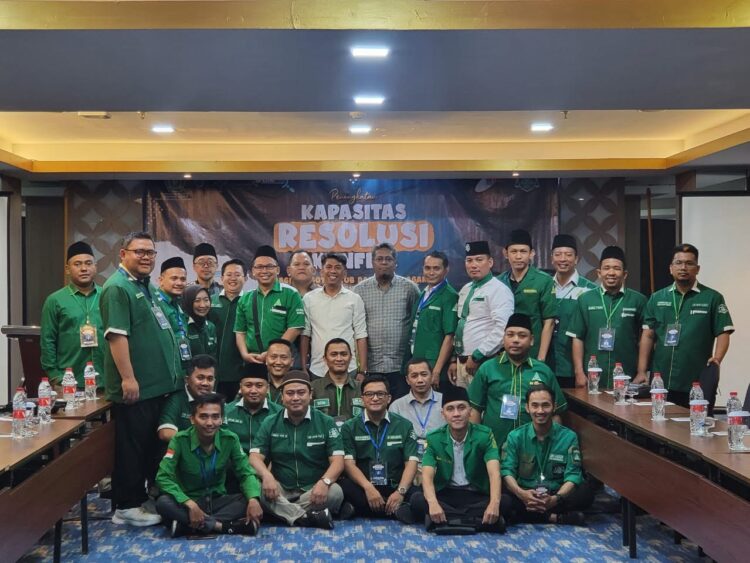 AMC LBH Ansor Memberikan Kontribusi Nyata untuk Bangsa 1 PENUTUPAN—Ketua AMC LBH GP Ansor Taufik Hidayat didampingi Sekretaris AMC Muhammad Hamzah usai penutupan di salah satu hotel di Jalan Jogokaryan Yogyakarta, Rabu (22/11).