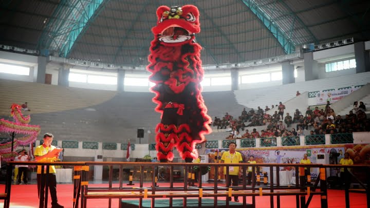 Hari Ketiga Porwil Sumatera XI-2023, Barongsai Tambah Jumlah Medali Emas Sumbar 1 BARONGSAI— Cabor Barongsai kategori Taolu Bebas menambah pundi-pundi emas Sumbar, Selasa (7/11) di Hall A Lapangan Basket Rumbai.