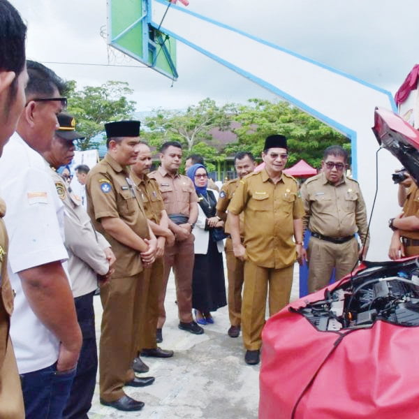 Rahman: Lulusan SMK Miliki Keunggulan Siap Terjun di Dunia Kerja 1 JOB FAIR— Asisten I, Rahman saat menghadiri Job Fair & Enterpreneurship Expo 2023 di SMKN 2 Lubuk Basung, Senin (27/11).