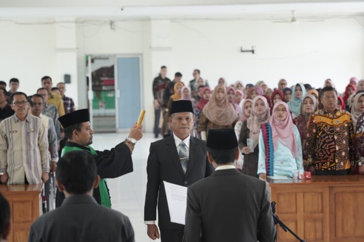 Bupati Safaruddin Lantik Herman Azmar Jadi Pj Sekda scaled