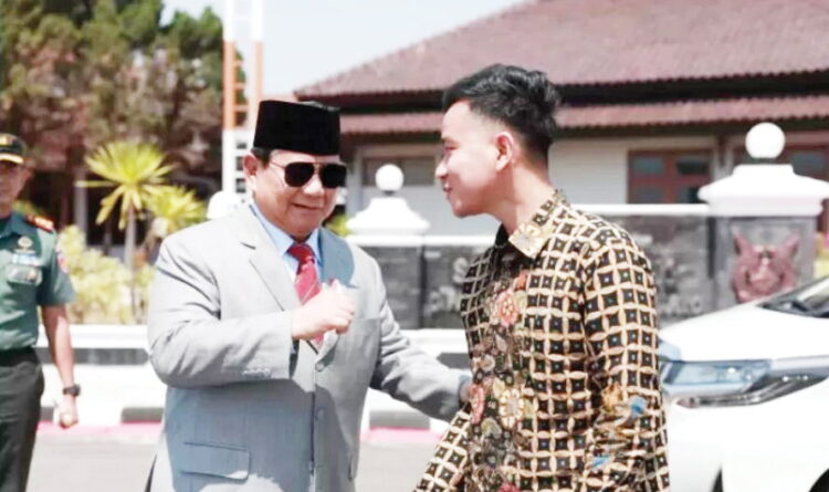 Prabowo-Gibran Dibanjiri Dukungan dari Gen Z hingga Milenial di Pilpres 2024 1 ELEKTABILITAS— Elektabilitas Calon Presiden dan Calon Wakil Presiden Koalisi Indonesia Maju (KIM) Prabowo Subianto - Gibran Rakabuming Raka semakin kokoh. Elektabilitas Prabowo-Gibran berada di peringkat pertama, hal ini dikarenakan mayoritas generasi Z dan milenial memilihnya.