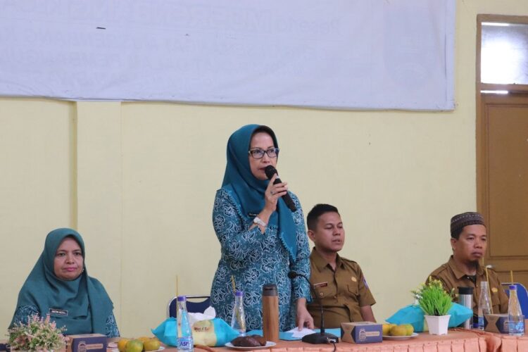 Cukupkan Ketersediaan Pangan, Manfaatkan Pekarangan 1 SAMBUTAN— Ketua TP PKK Kota Payakumbuh Ny. Lasta Jasman saat memberikan sambutannya pada acara kemarin.