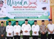 Wisuda Hafizh dan Hafizah, Peserta Didik Pakaikan Mahkota pada Orang Tua