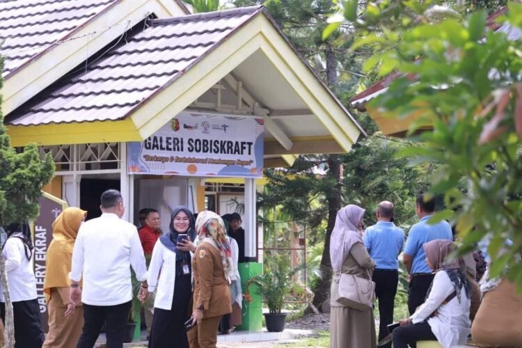 Pemko Bakal Berikan Penghargaan Sekolah Adiwiyata, DLH Bersama 14 Orang Tim Penilai Gelar Pertemuan 1 ajang akselerasi— Solok Belibis Ekraf dan Industrial Gathering, jadi ajang akselerasi komersialisasi hasil karya serta sebagai upaya untuk meningkatkan hubungan kerjasama dengan industri.