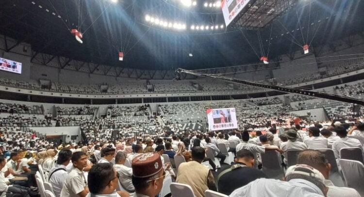 Ribuan Perangkat Desa Deklarasi Dukung Prabowo-Gibran 1 DEKLARASI— Suasana deklarasi dukungan kepada Prabowo-Gibran oleh ribuan
perangkat desa di Kompleks Gelora
Bung Karno (GBK), Jakarta.