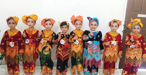 Tanamkan Nilai Adat dan Budaya Sejak Dini, 8 Murid TK Kartika 1-7 Ikut Lomba Tari Minang se-Sumbar 1 LOMBA TARI MINANG— TK Kartika 1-7 Cengkeh Kecamatan Lubeg mengutus delapan murid terbaiknya untuk mengikuti Lomba Tari Minang se-Sumbar dan Lomba Baju Kurung Basiba, Minggu (12/11) di Aula Museum Adityawarman Padang.