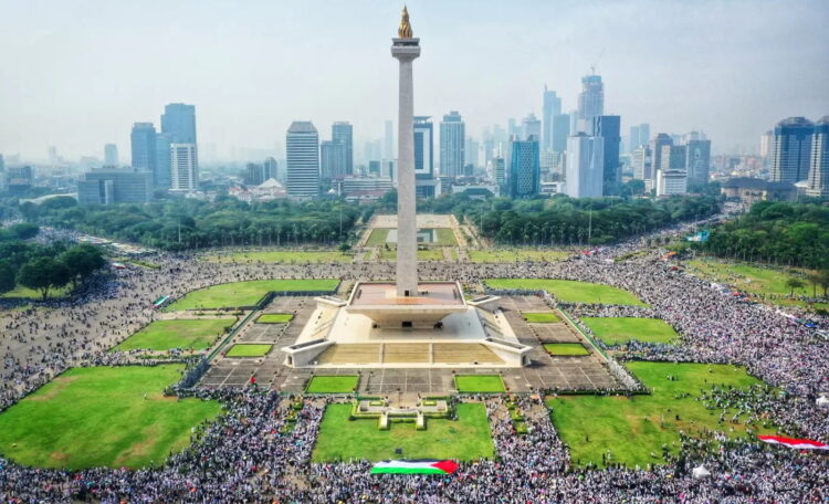 Panitia Klaim 2 Juta Orang Ikuti Aksi Bela Palestina di Monas 1 Massa
aksi bela Palestina memadati kawasan silang Monumen Nasional (Monas), Jakarta, Minggu
(05/11).