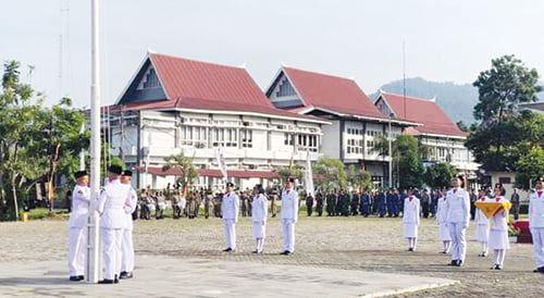 Peringatan Hari Pahlawan, Semangat Perangi Kebodohan dan Kemiskinan 1 UPACARA BENDERA— Pemko Padang menggelar upacara bendera peringatan Hari Pahlawan di lapangan Apeksi, Aia Pacah, Jumat (10/11).