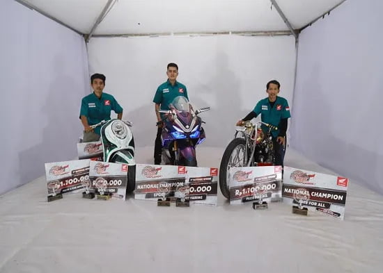 Final Battle Honda Modif Contest 2023, Hadirkan Karya Terbaik dan Inspiratif 1 JUARA-Para juara modifikasi sepeda motor Honda Modif Contest (HMC) 2023 bersamaan dengan gelaran Honda Bikers Day.
ist