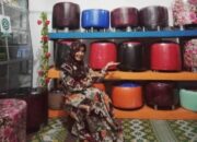 Di Tangan Kreatif Mia Aslamiah, Botol Bekas Disulap jadi Sofa Cantik