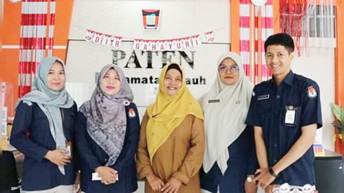 Libatkan Pemerintah Kecamatan, KPU Padang Siapkan Lokasi Kampanye Pemilu 2024 1 PENDATAAN KECAMATAN— Ketua Divisi Sosdiklik, Parmas dan SDM KPU Kota Padang, Atika Triana, mengunjungi sejumlah kantor kecamatan di Kota Padang untuk mendata lokasi-lokasi yang bisa digunakan sebagai kampanye di Kota Padang.