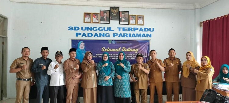 PKK dan Dasawisma Ikuti Workshop Tertib Administrasi 1 WORKSHOP— Ketua TP PKK Ny Yusrita Suhatri Bur membuka workshop tertib administrasi dan pelaksanaan gerakan 10 program pokok PKK untuk 103 nagari dan 17 kecamatan tingkat Kabupaten Padangpariaman tahun 2023.