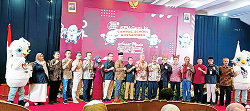 KPU Goes To Campus, School dan Pesantren, Dongkrak Partisipasi Pemilih melalui Civitas Akademika 1 SOSIALISASI PENDIDIKAN— KPU menggelar Sosialisasi Pendidikan Pemilih bertajuk Goes To Campus School & Pesantren, Rabu (22/11) di Convention Center Universitas Baiturrahman di Jln. Bypass Padang.